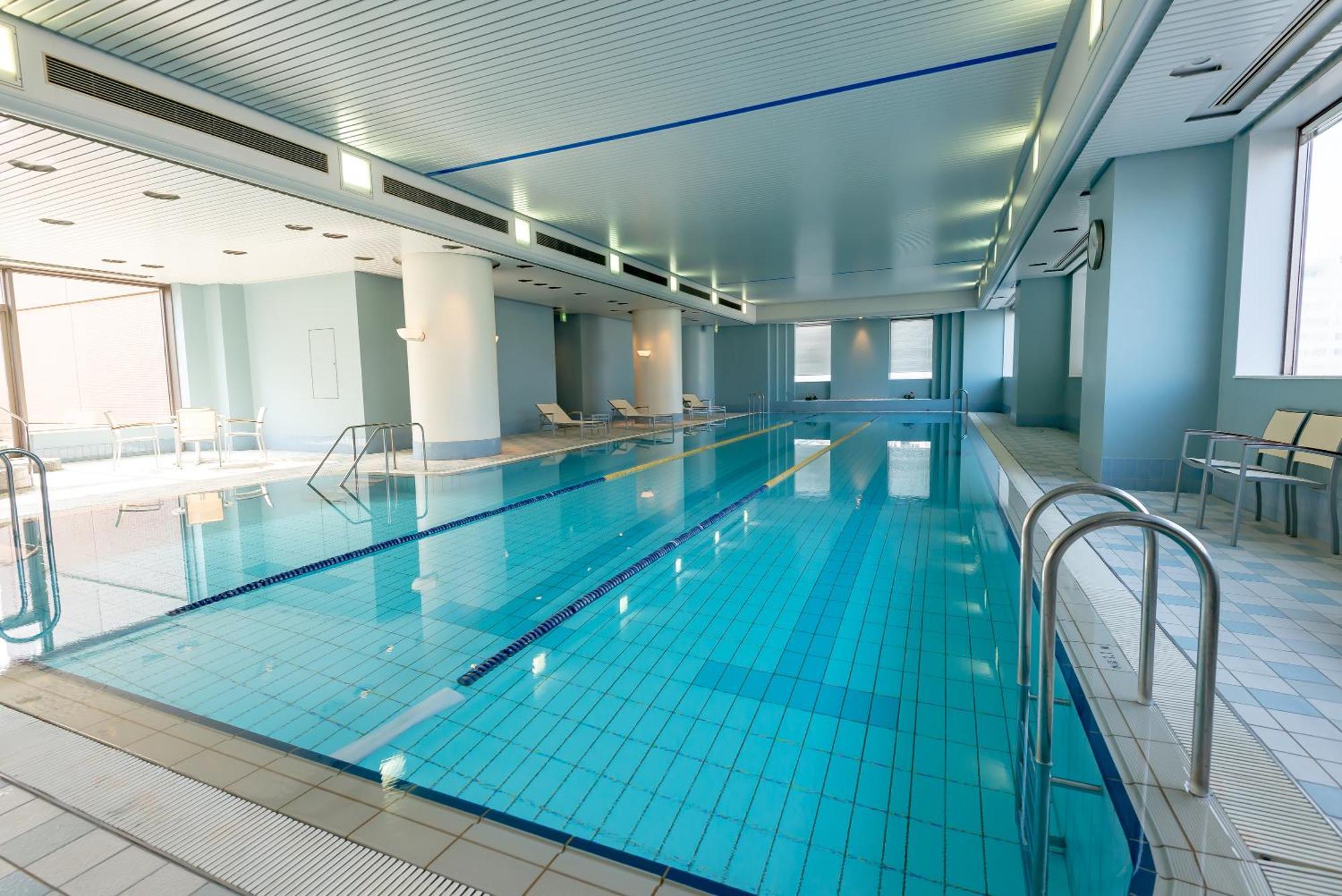 Hotel Okura Fukuoka Фукуока Экстерьер фото Indoor pool