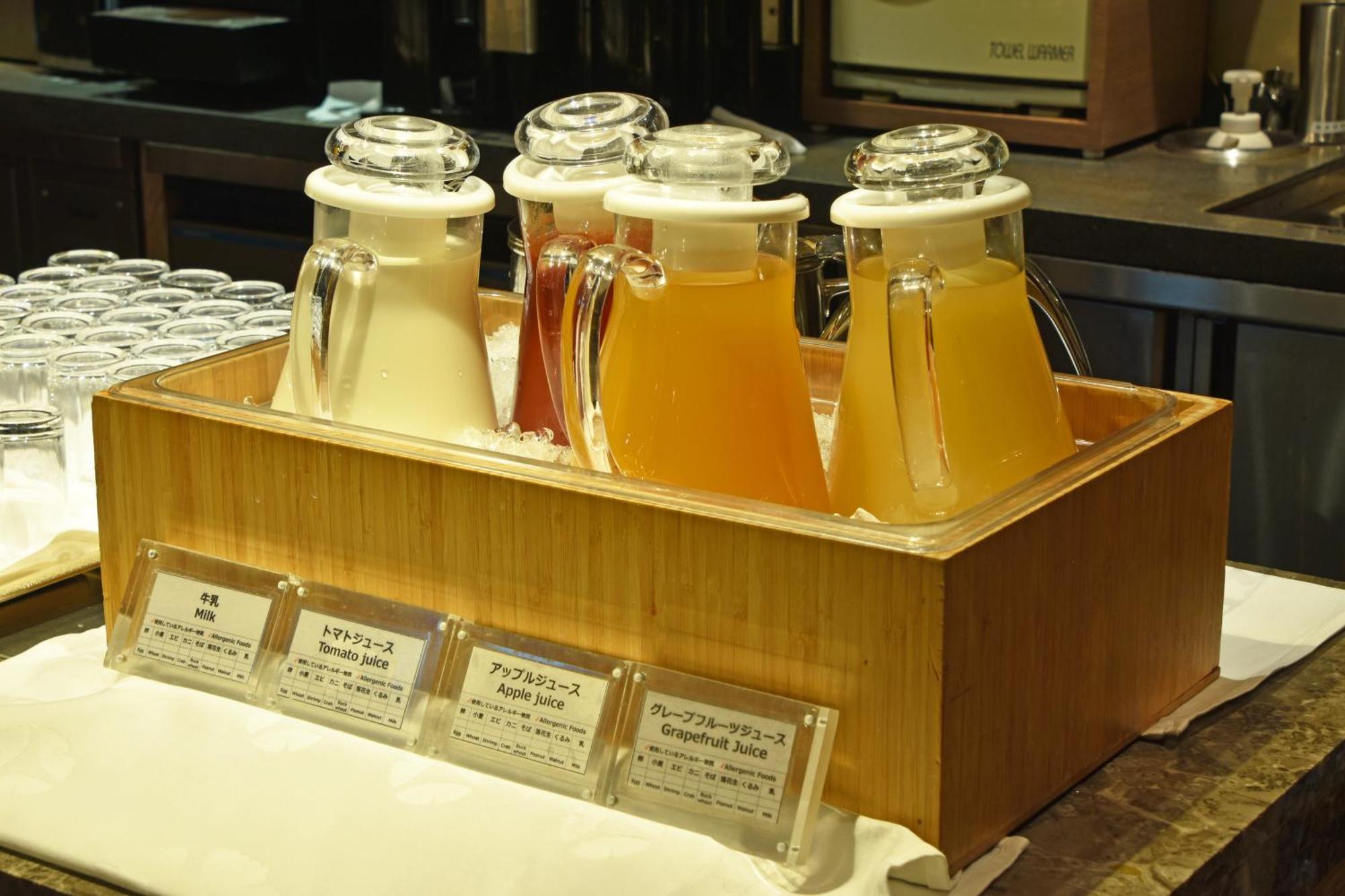 Hotel Okura Fukuoka Фукуока Экстерьер фото Bottles of Japanese tea