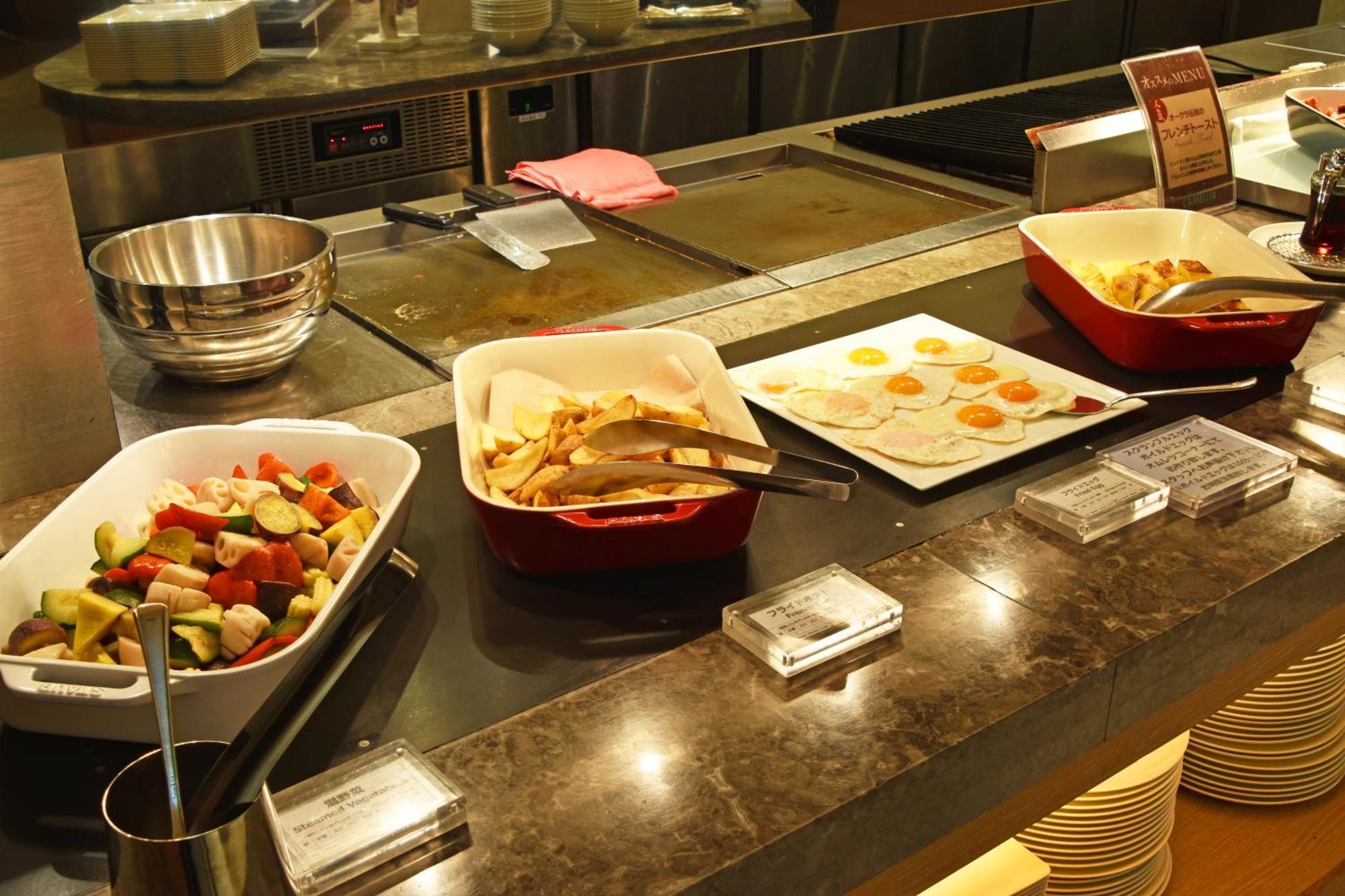 Hotel Okura Fukuoka Фукуока Экстерьер фото A buffet at a hotel