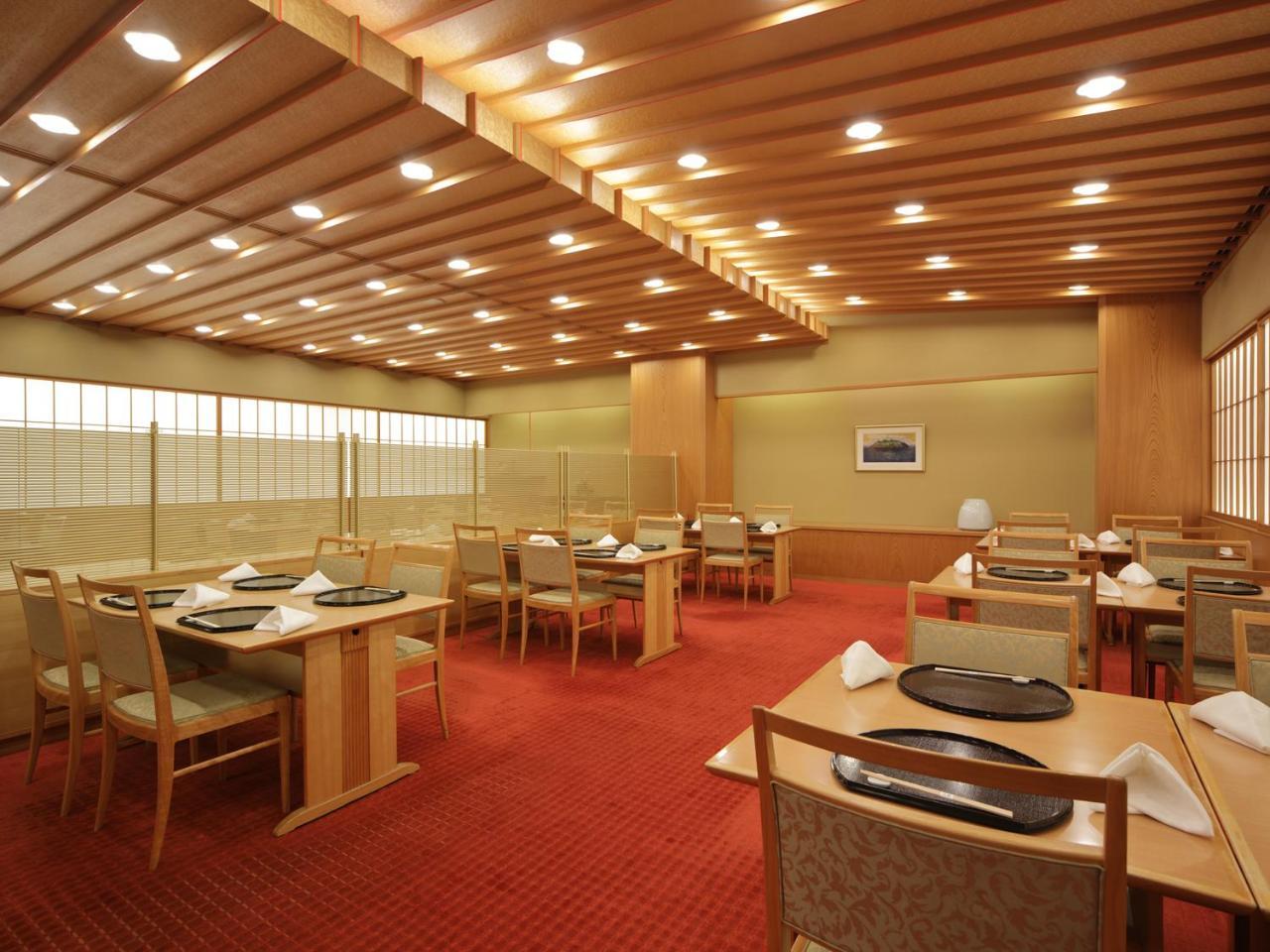 Hotel Okura Fukuoka Фукуока Экстерьер фото Interior of a restaurant in Japan